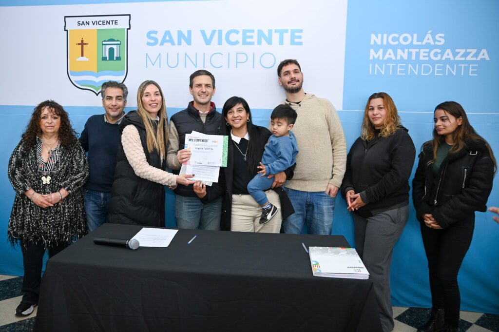 INVERSIÓN PARA EL DESARROLLO | Entregan nuevos créditos productivos para emprendedores locales 11 créditos