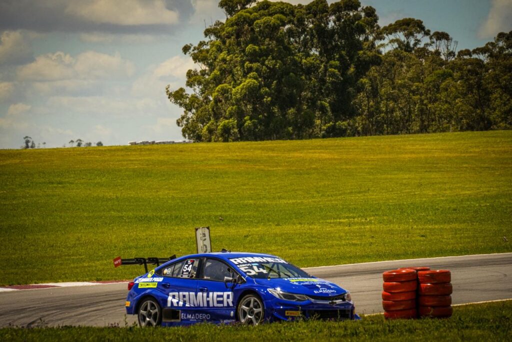 BUEN COMIENZO| Julián Ramos terminó en el puesto 9 en su debut oficial en TC2000 4
