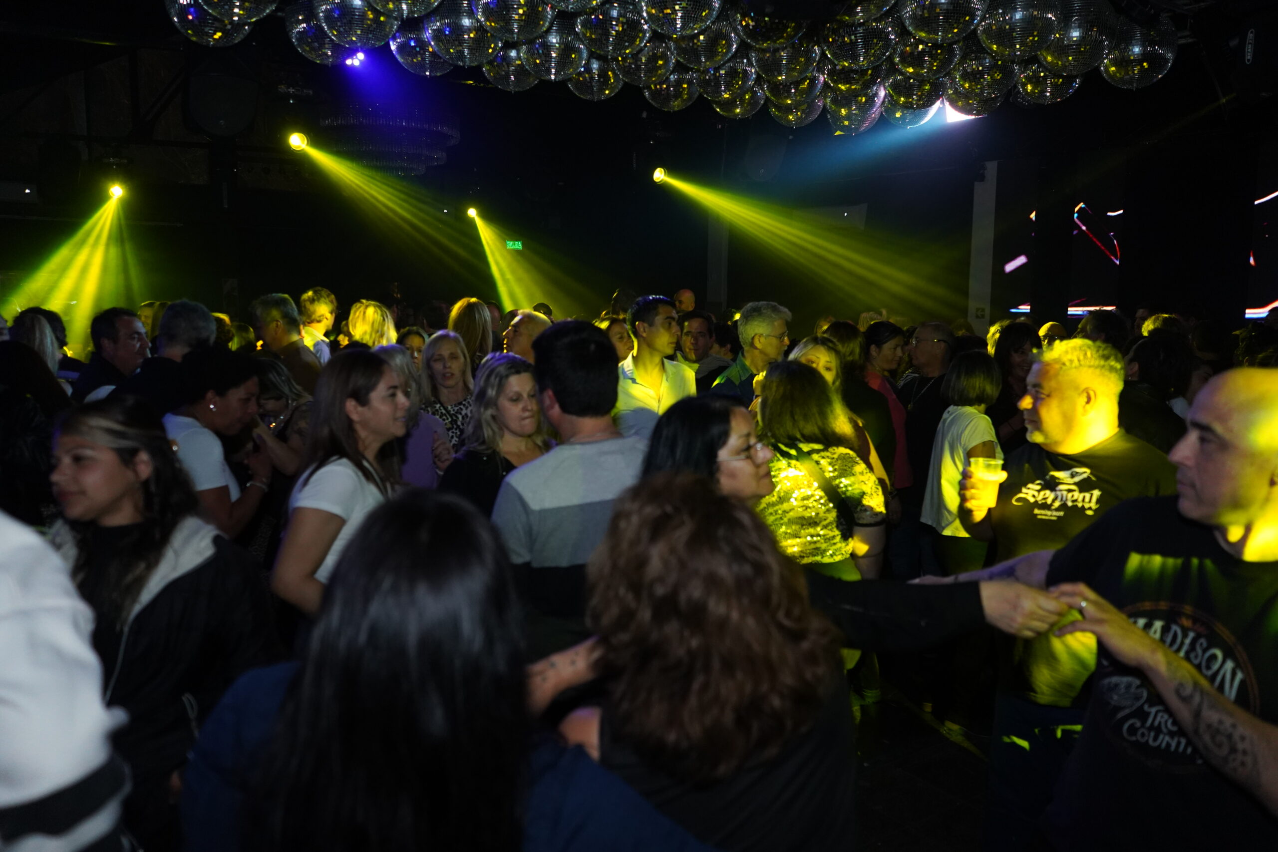 FIESTAS NÓMADES | Una noche que promete hacer vibrar los recuerdos