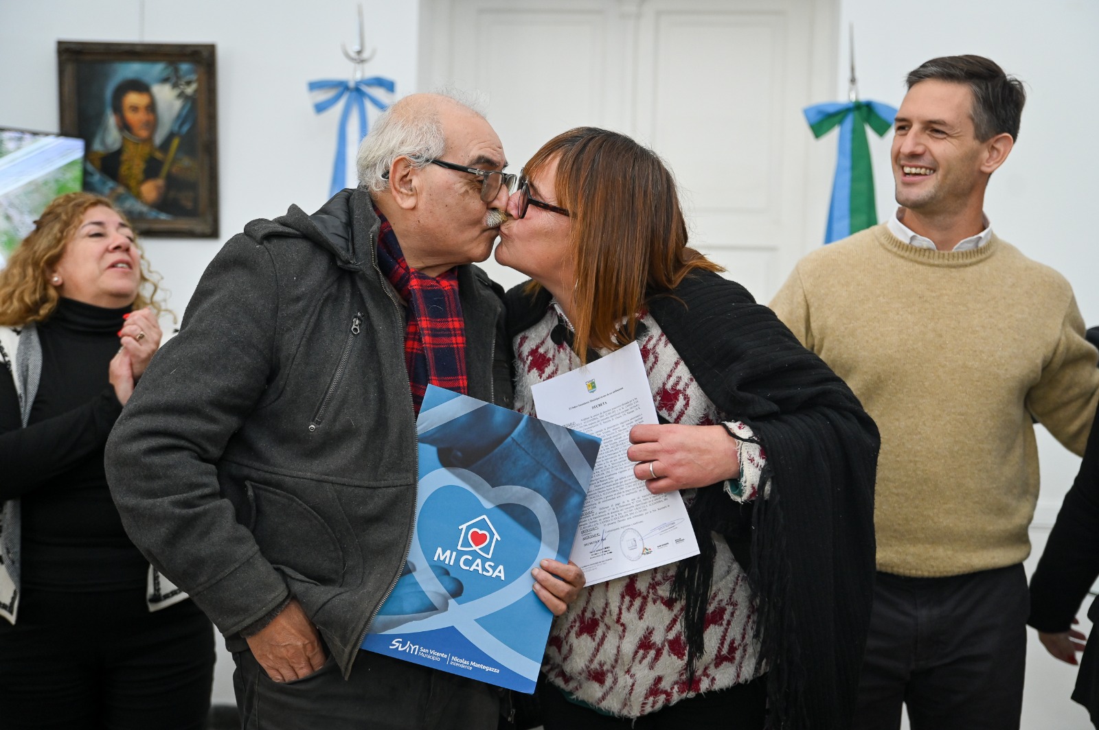 Entrega de 34 Decretos que garantizan la Seguridad Jurídica en San Vicente