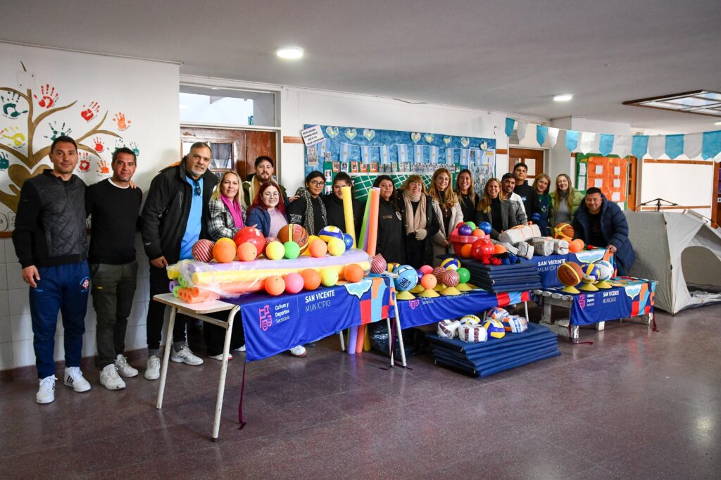 Entrega de materiales deportivos a la Escuela de Educación Especial 501 de Alejandro Korn