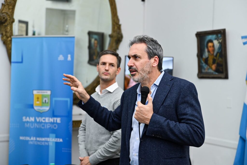 MALVINAS | El Juez Ramos Padilla presentó su obra en el muncipio de San Vicente 4