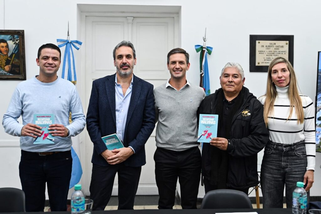 MALVINAS | El Juez Ramos Padilla presentó su obra en el muncipio de San Vicente 3