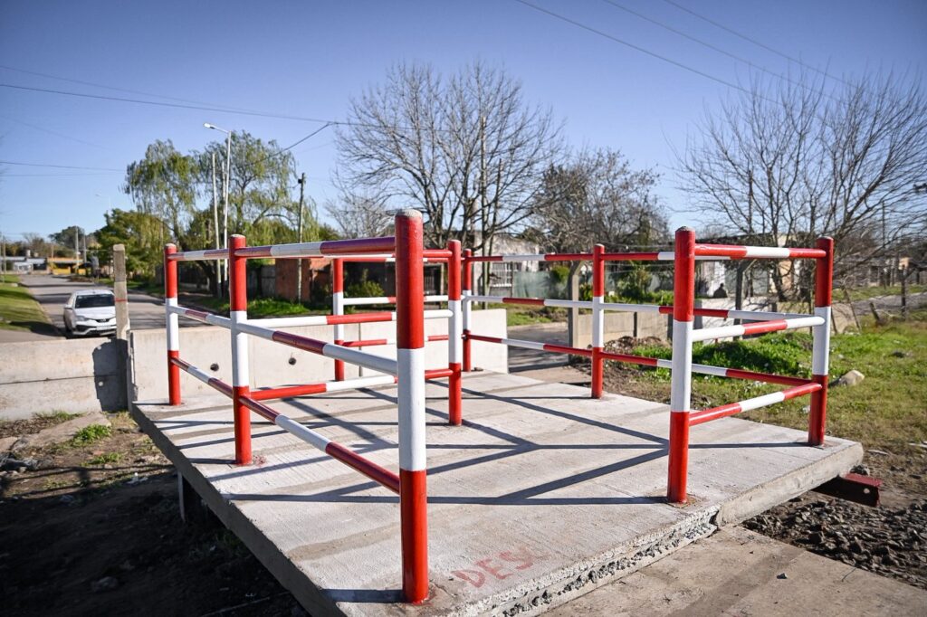 Construcción de un cruce peatonal sobre la calle Jamaica en Alejandro Korn