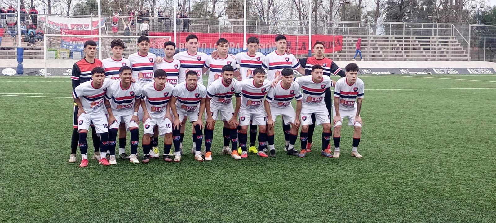 Sintonía Sur | Noticias al instante 53 Plantel y cuerpo técnico del Club Deportivo San Vicente listos para el debut en la Zona Campeonato de la Asociación Metropolitana de Fútbol en el Polideportivo Marini-Barciocco.