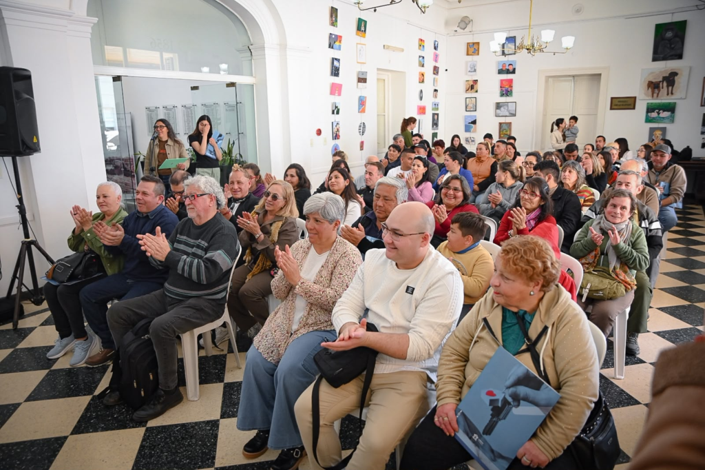 Entrega de decretos y avance de la política habitacional en San Vicente en el Palacio Municipal
