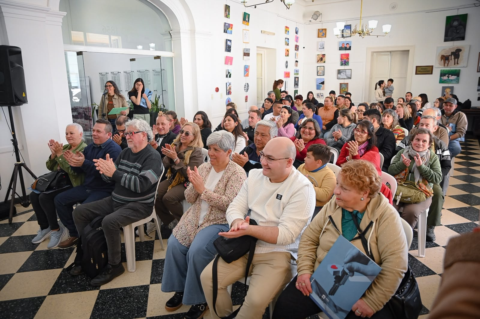 Entrega de decretos y avance de la política habitacional en San Vicente en el Palacio Municipal