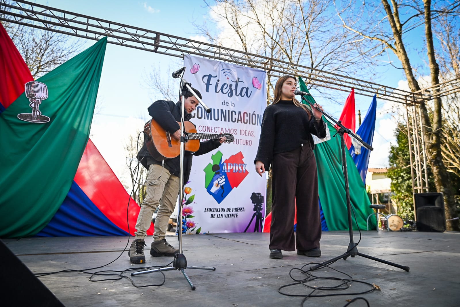 San Vicente celebró la 4ª Fiesta de la Comunicación y las Comunidades en el Parque Urbano Viejo Casal
