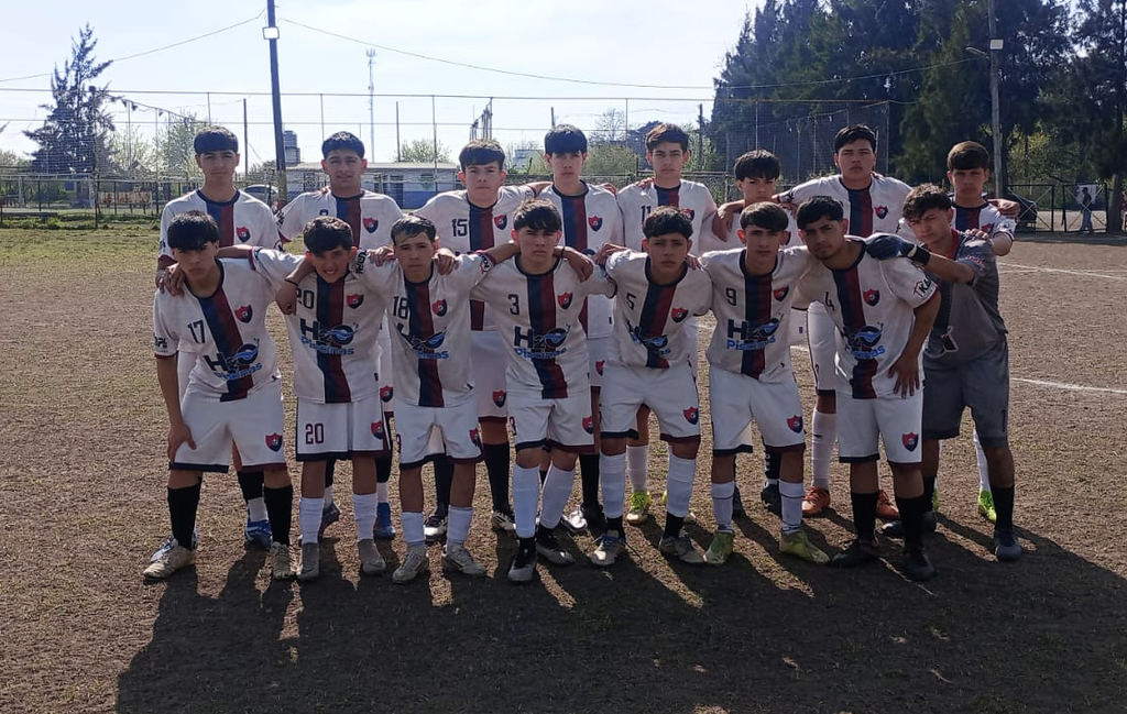 Triunfo importante de la 1ra del Deportivo San Vicente | Victoria 2 a 0 y jornada perfecta en juveniles 6 La quinta División del Deportivo San Vicente goleo 5 a 0 a Fuerza Sur