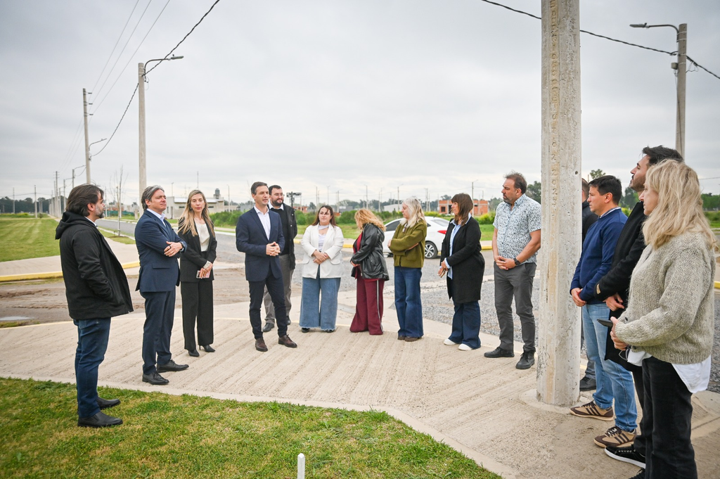 CIUDADES SOSTENIBLES | San Vicente sella un acuerdo histórico y se integra a una prestigiosa red latinoamericana 5 Recorrida de autoridades por las obras habitacionales de los barrios San José, Papa Francisco y Juan Pablo II.