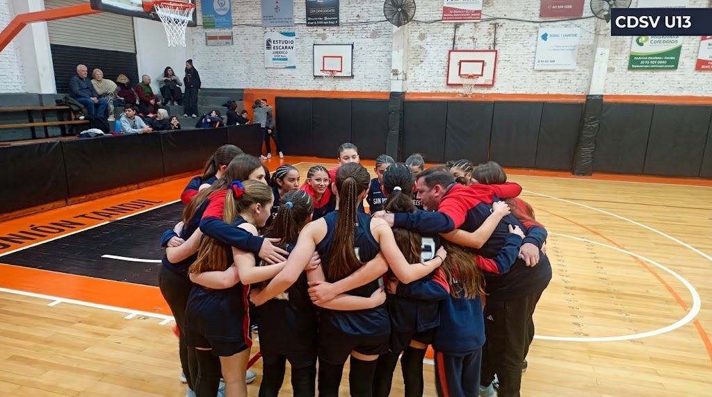 Plantel de básquet femenino U13 del Club Deportivo San Vicente clasificado al Final Four provincial