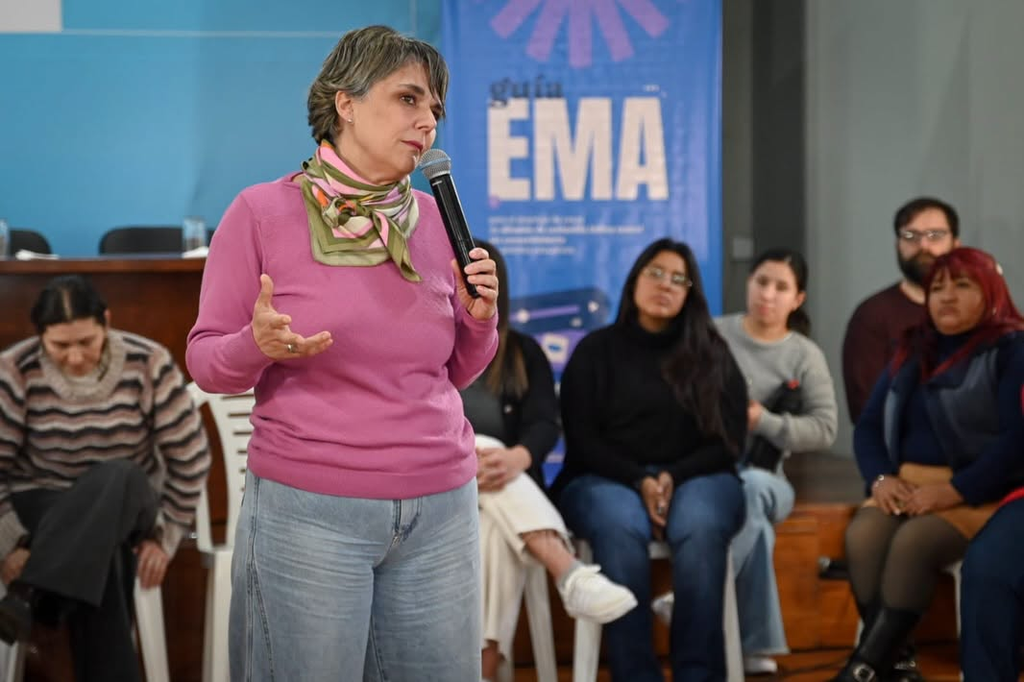 GUÍA EMA | San Vicente presentó el programa para proteger a niños, niñas y adolescentes de violencia digital 3 Presentacion de la Guia EMA sobre violencia digital en San Vicente