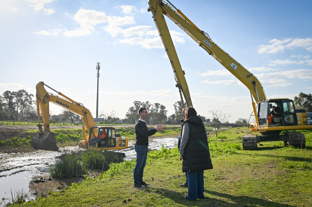 Alerta climática: San Vicente activa 4 frentes de prevención ante el fenómeno de El Niño 6 Equipos de gran porte operan en los arroyos y cursos medianos para garantizar un rápido drenaje del agua de lluvia.