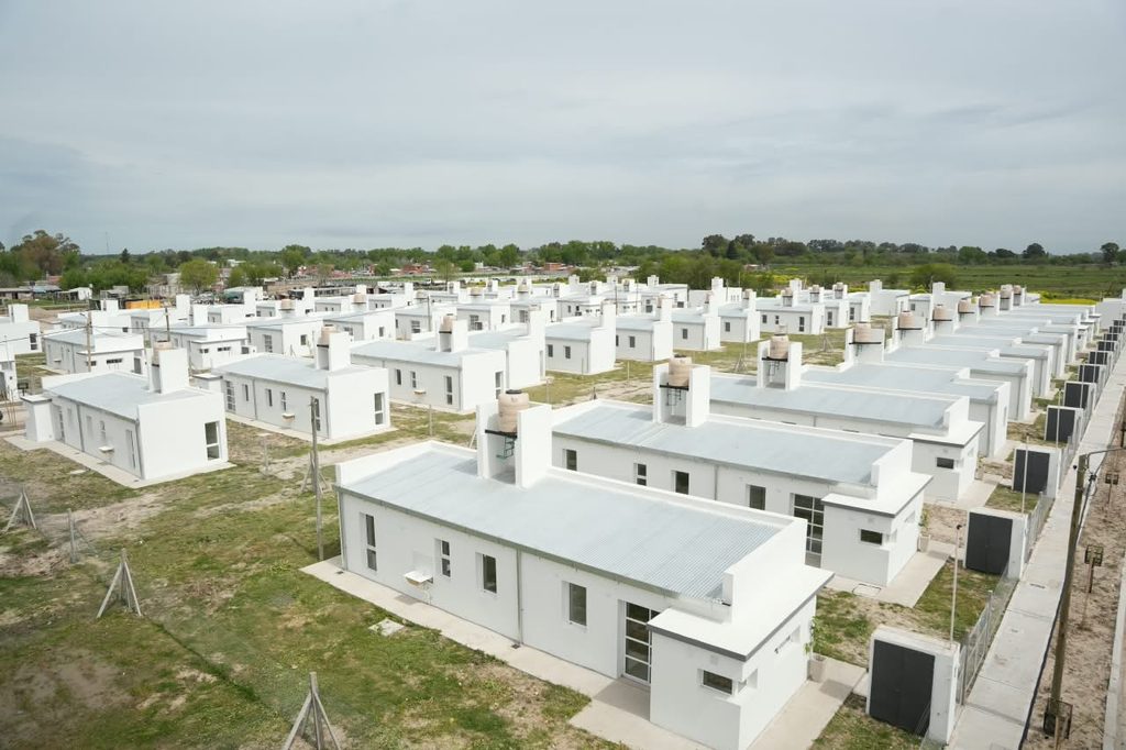 Vista panorámica de las nuevas casas terminadas en Parque Altos de Mirini Alejandro Korn