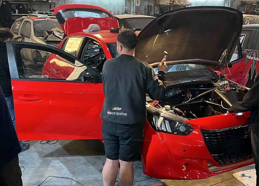 TN Clase 2 | La nueva apuesta de Iansa con un Peugeot 208 en Mendoza 4 peugeot-208-gr-competicion-taller y gaston-iansa-equipo-jpm-racing
