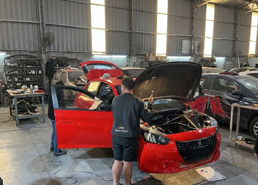 El Peugeot 208 0km del JPM que correrá Gastón Iansa desde la proxima carrera en Mendoza