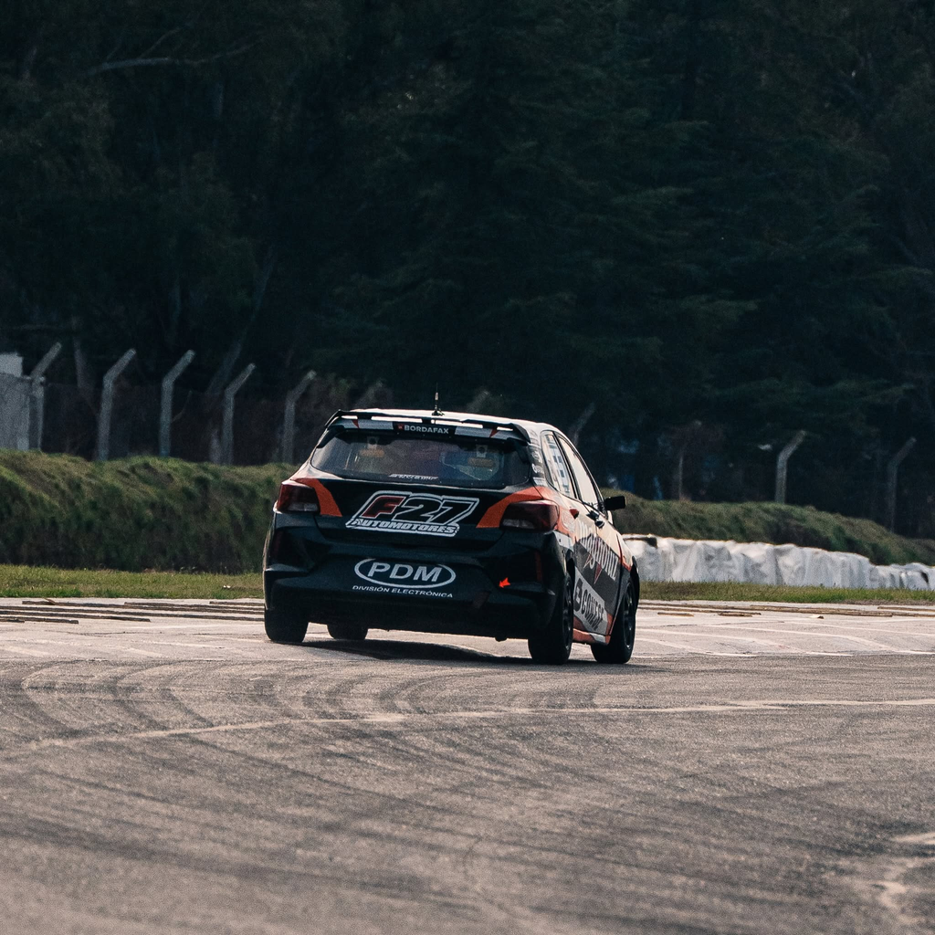 TN CLASE 2 | Gastón Iansa cambia de marca para desde la proxima fecha en Mendoza 5 Chevrolet Onix de Gastón Iansa transitando a fondo durante la final de Río Cuarto.