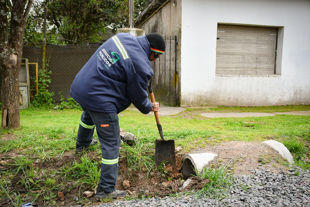 Limpieza y desobtrucción de zanjas con colocacion de caños 