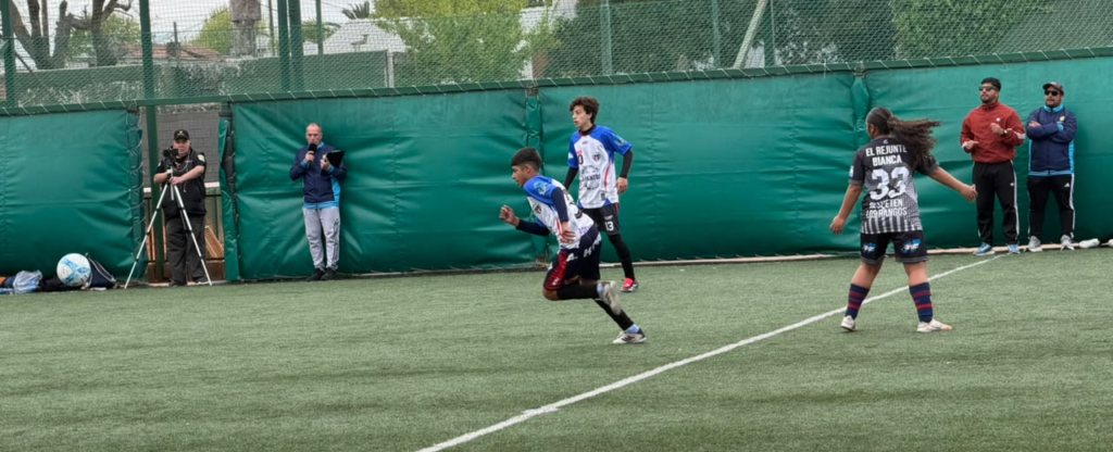 ¡Histórico! | San Vicente escaló al puesto 11 en los Juegos Bonaerenses con un récord memorable de 32 medallas 6 Equipo periodístico ActivaSport con micrófonos y cámaras transmitiendo en vivo las competencias de San Vicente.