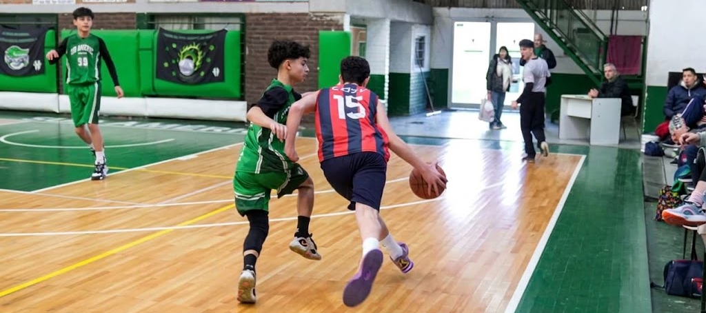 Tiziano Galeone en sus inicios en el básquet infantil del Club Deportivo San Vicente